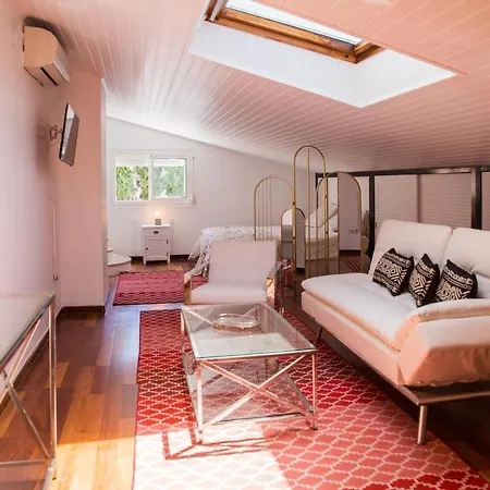 Gatsby Apartment *